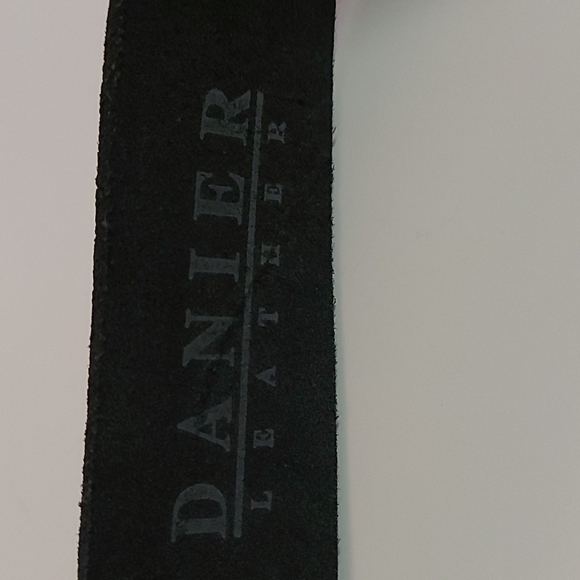 Danier vintage belt M size - Picture 2 of 6